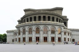 Уникальный концерт с участием молодых оперных певцов пройдет в Ереване (ВИДЕО)