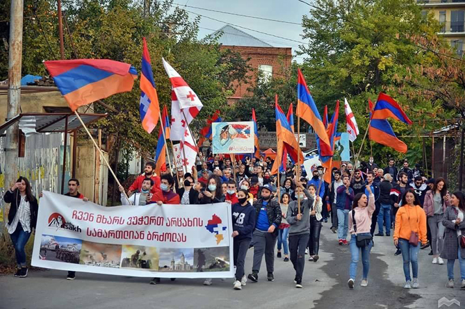 Армяне Тбилиси провели марш в поддержку Арцаха (ФОТО) Армяне Тбилиси провели марш в поддержку Арцаха (ФОТО)