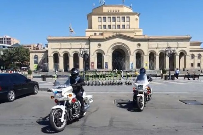 Այսօրվանից մոտոպարեկները կապահովեն Երևանի երթևեկության անվտանգությունը (ՎԻԴԵՈ) Այսօրվանից մոտոպարեկները կապահովեն Երևանի երթևեկության անվտանգությունը (ՎԻԴԵՈ)
