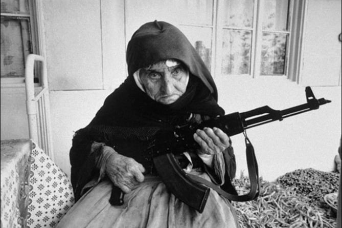 AdMe включил фотографию 106-летней армянки в свой список уникальных снимков