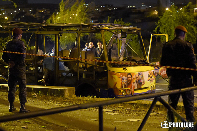 Фотолента с места взрыва автобуса в Ереване