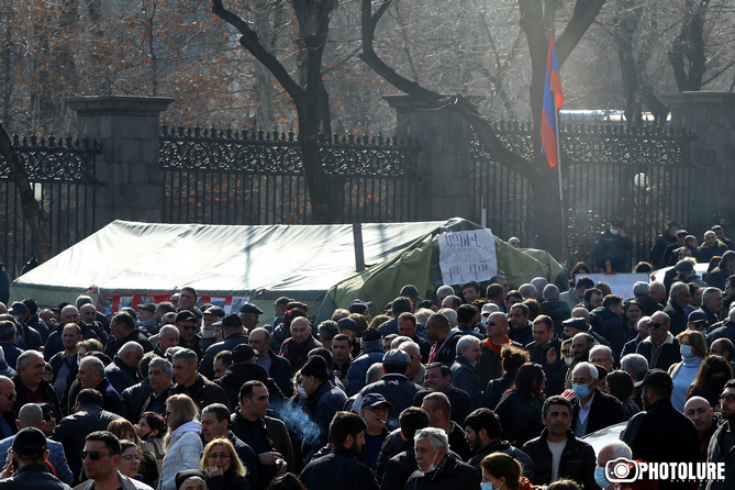 "Движение за спасение Родины" проводит очередной митинг на проспекте Баграмяна (ВИДЕО) "Движение за спасение Родины" проводит очередной митинг на проспекте Баграмяна (ВИДЕО)