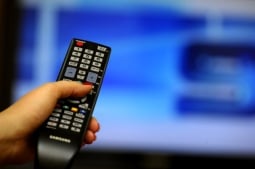 Вопрос прекращения вещания российских телеканалов в Армении требует серьезного обсуждения – спикер