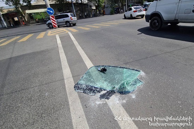 В Ереване взорвался автомобиль, 5 человек доставлены в больницу в тяжелом состоянии
