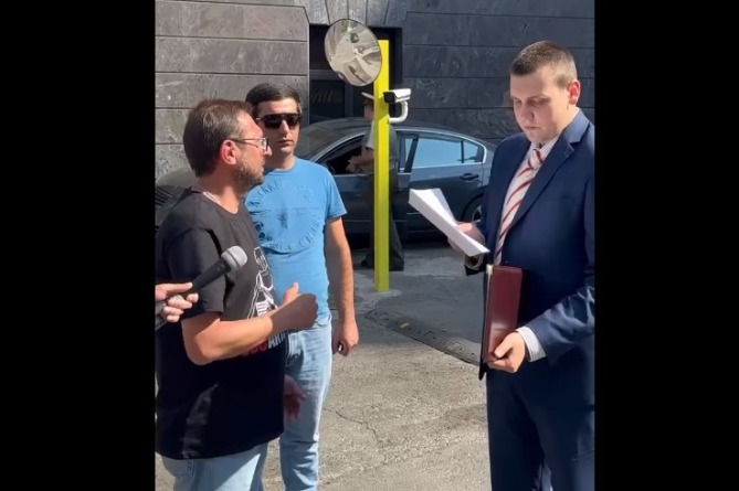 Участники пикета в поддержку Арцаха передали свои требования в Посольство России (ВИДЕО) Участники пикета в поддержку Арцаха передали свои требования в Посольство России (ВИДЕО)