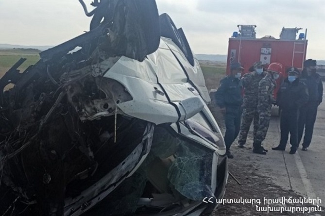 Գյումրի-Երևան ավտոճանապարհին «Nissan Belgrade»-ը հարվածել է բետոնե արգելապատնեշին և շրջվել․ 65-ամյա վարորդը մահացել է (ՖՈՏՈ) Գյումրի-Երևան ավտոճանապարհին «Nissan Belgrade»-ը հարվածել է բետոնե արգելապատնեշին և շրջվել․ 65-ամյա վարորդը մահացել է (ՖՈՏՈ)