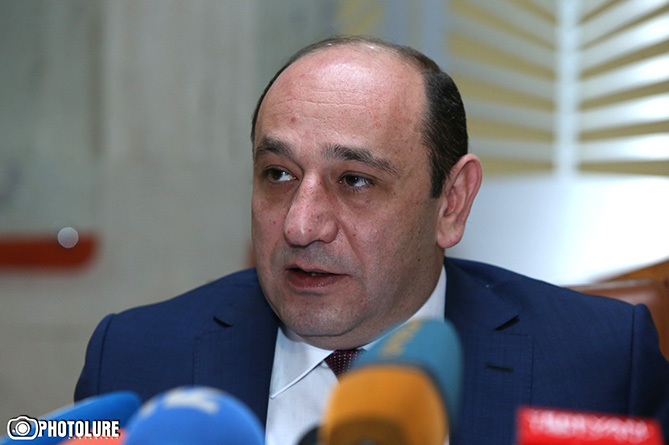 Министр экономического развития Армении обсудил с Мантуровым взаимодействие в сельхозмашиностроении Министр экономического развития Армении обсудил с Мантуровым взаимодействие в сельхозмашиностроении