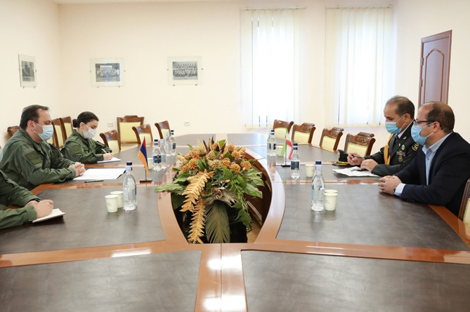 Военный атташе Ирана обсудил в Минобороны Армении участие наемников-террористов в конфликте в Карабахе