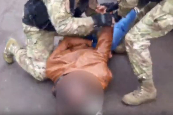 Огнестрельное оружие, ножи и дубинки: в Армении прошел спецрейд против представителей криминала (ВИДЕО)