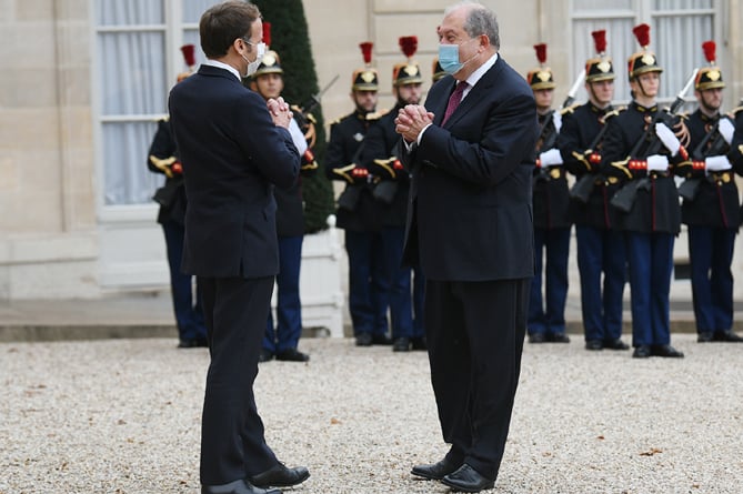 Президент Армении рассказал Макрону об опасной роли Турции и участии террористов в карабахском конфликте (ВИДЕО)