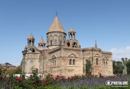 В Эчмиадзине назвали арест архиепископа Микаэла Аджапахяна незаконным и политически мотивированным