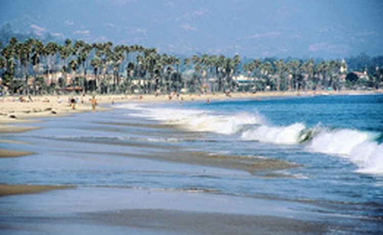 Կալիֆոռնիայում նավթը թափվել է օվկիանոս, կեղտոտվել է Սանտա Բարբարայի լողափը