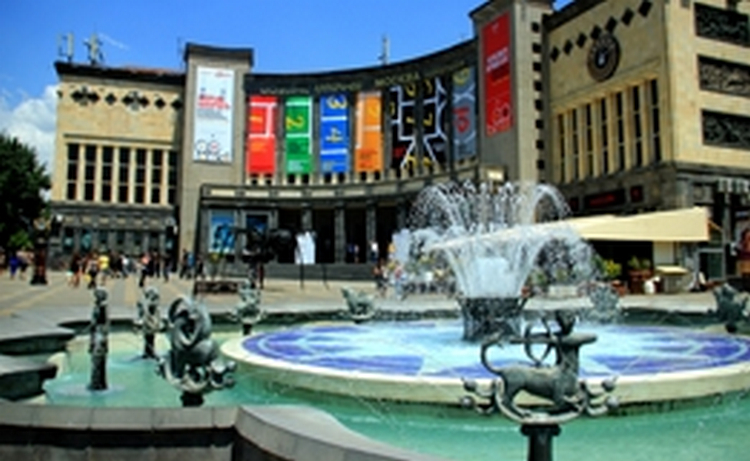 Музыка одинокой души в большом городе: история уличного музыканта глазами режиссера Джанибекяна