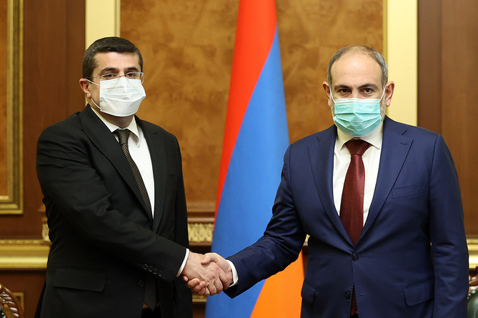 Փաշինյանն Արցախի նախագահին է ներկայացրել Պուտինի հետ հանդիպման արդյունքները (ՎԻԴԵՈ) Փաշինյանն Արցախի նախագահին է ներկայացրել Պուտինի հետ հանդիպման արդյունքները (ՎԻԴԵՈ)