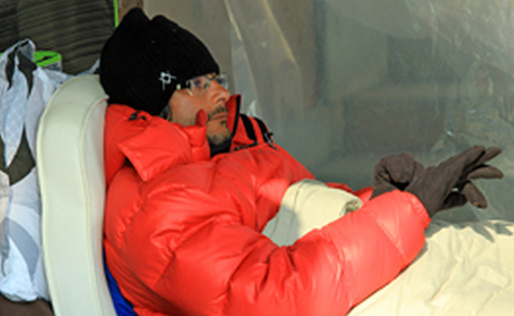 Голодающий кандидат в президенты Армении Гукасян не будет голосовать на выборах