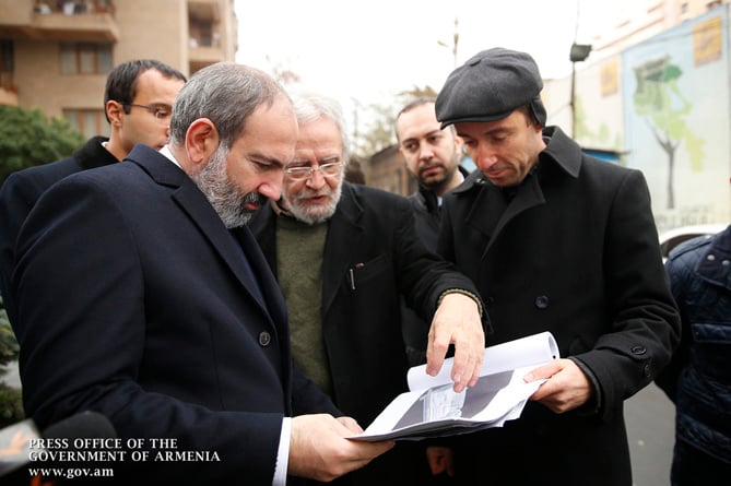 Փաշինյանը մեղադրել է իր կուսակիցներին Երևանի կառավարումը տապալելու մեջ. թերթ