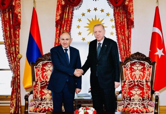 Փաշինյանն Էրդողանի հետ քննարկել է Հայաստան-Թուրքիա հարաբերությունների կարգավորումն ու Ադրբեջանի հետ խաղաղության գործընթացը (ՎԻԴԵՈ)