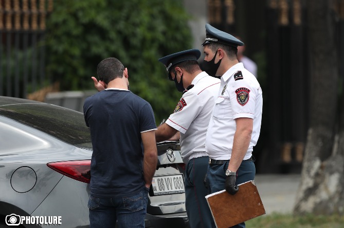 Дайджест: более 10,5 тысяч случаев коронавируса, требование повсеместного ношения масок и принятие скандального законопроекта по референдуму