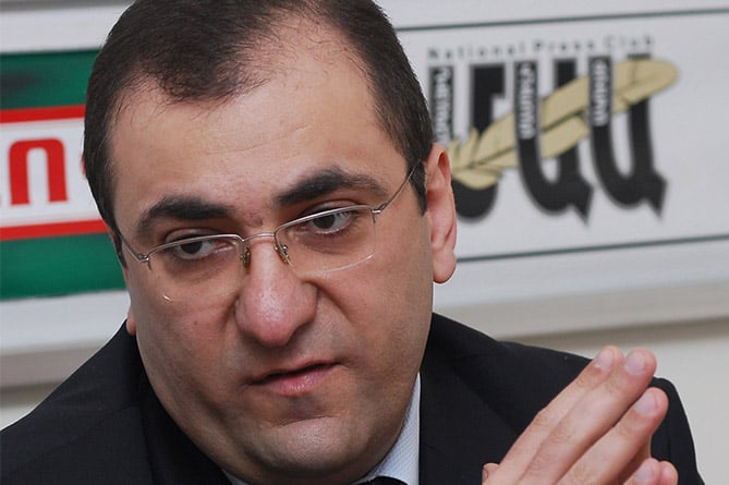 Задержан экс-генсек армянского парламента Ара Сагателян. Он участвовал в акции против Пашиняна