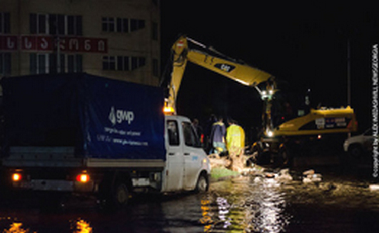 Мэрия Тбилиси подсчитывает ущерб, нанесенный наводнением