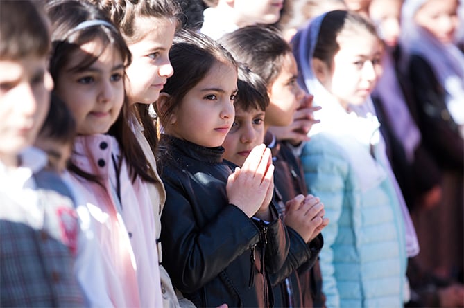 Малыши со всей Армении съехались в Эчмиадзин в День благословения детей (ФОТО)
