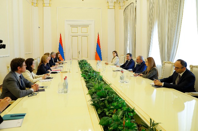 Глава USAID пообещала Пашиняну помочь с кризисом вокруг Карабаха и передала поручение Байдена