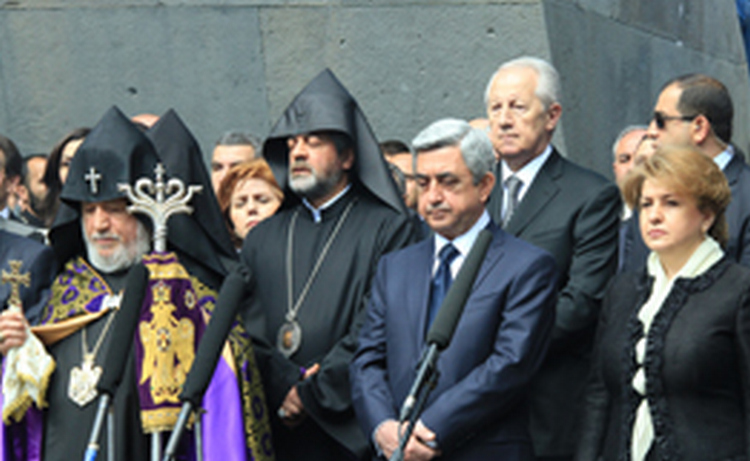 Президент Армении возложил венок к мемориалу жертв Геноцида армян Президент Армении возложил венок к мемориалу жертв Геноцида армян