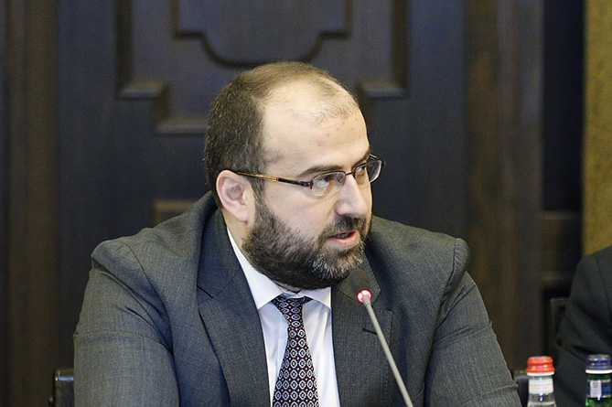 Страсти вокруг ереванского зоопарка: Министр подаст в суд за заявление о личном бизнесе Страсти вокруг ереванского зоопарка: Министр подаст в суд за заявление о личном бизнесе