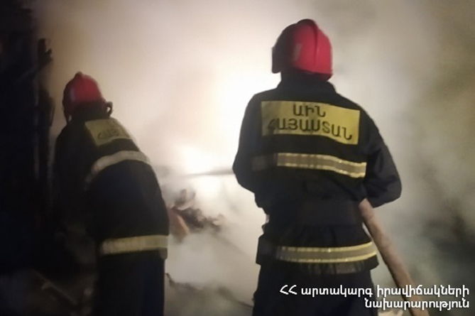 Свалка горит в пригороде Еревана, жители жалуются на дым (ФОТО) Свалка горит в пригороде Еревана, жители жалуются на дым (ФОТО)