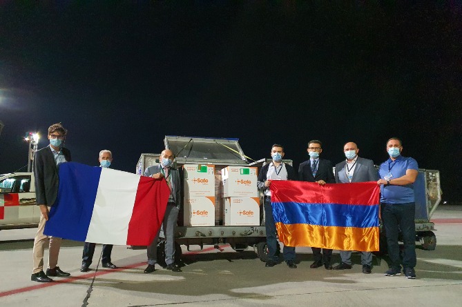 Макрон написал на армянском о том, что сдержал обещание: Франция отправила в Армению первую партию вакцины в 25 тысяч доз Макрон написал на армянском о том, что сдержал обещание: Франция отправила в Армению первую партию вакцины в 25 тысяч доз