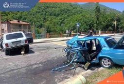 Один человек погиб и один пострадал в жуткой аварии на юге Армении