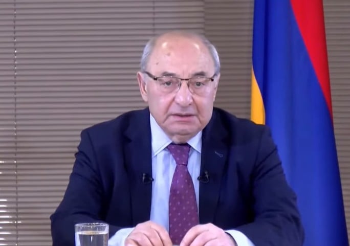 Հայկական պետությունը գլորվում է դեպի անդունդ. Վազգեն Մանուկյանը` պատերազմի հետևանքների մասին (ՎԻԴԵՈ) Հայկական պետությունը գլորվում է դեպի անդունդ. Վազգեն Մանուկյանը` պատերազմի հետևանքների մասին (ՎԻԴԵՈ)