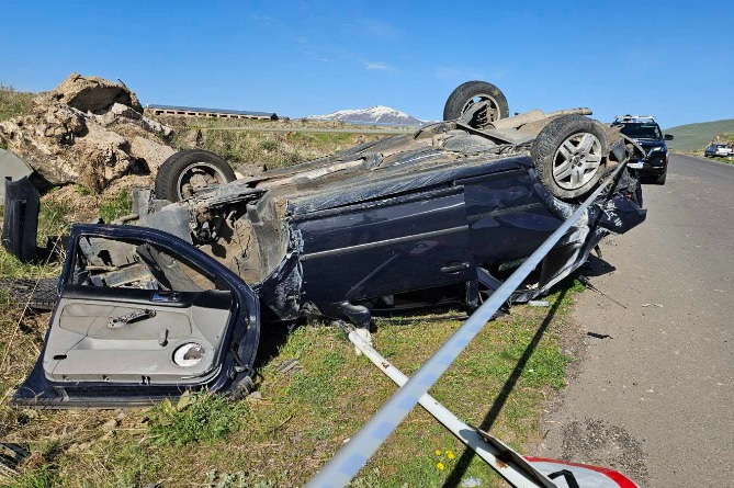 Կոտայքի մարզում մեքենա է շրջվել․ կա զոհ (ՖՈՏՈ)