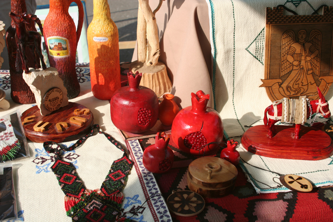 Հայկական տարազի տոնն Արցախում. Ստեփանակերտը գունազարդվել էր տարազային  երանգներով (ԼՈՒՍԱՆԿԱՐՆԵՐ)