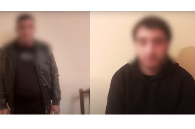 Տան բակում հայտնաբերվել են դիմակավորված երկու երիտասարդ․ նրանք եկել էին պատվիրված թմրամիջոցը վերցնելու (ՎԻԴԵՈ)