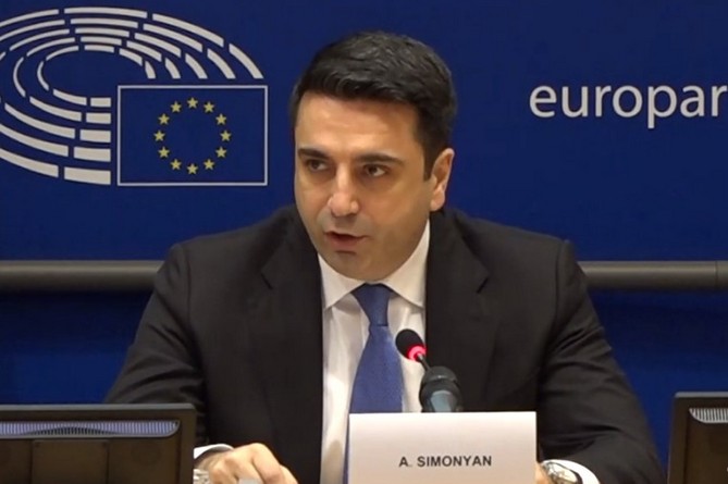 Հայաստանն անհամբերությամբ է սպասում ԵՄ–ի հետ մուտքի արտոնագրերի ազատականացման շուրջ երկխոսություն սկսելուն․ Ալեն Սիմոնյան Հայաստանն անհամբերությամբ է սպասում ԵՄ–ի հետ մուտքի արտոնագրերի ազատականացման շուրջ երկխոսություն սկսելուն․ Ալեն Սիմոնյան
