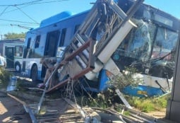 ДТП с участием рейсового автобуса произошло в Ереване, 8 человек пострадали (ВИДЕО)