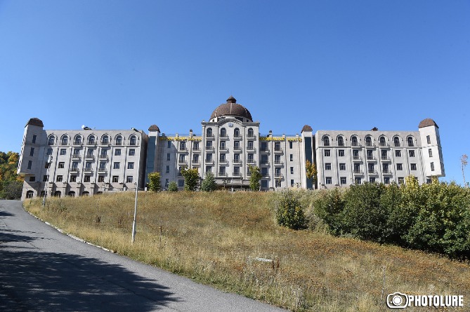 Կորոնավիրուսի կասկածով քաղաքացիներին մեկուսացրել են Ծաղկաձորի «Գոլդեն Փելես» հյուրանոցում. ՈւՂԻՂ Կորոնավիրուսի կասկածով քաղաքացիներին մեկուսացրել են Ծաղկաձորի «Գոլդեն Փելես» հյուրանոցում. ՈւՂԻՂ