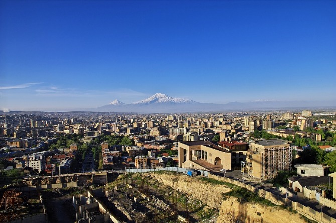 Гендиректору концерна "Мульти груп" предъявлено обвинение в незаконном строительстве гостиницы в центре Еревана
