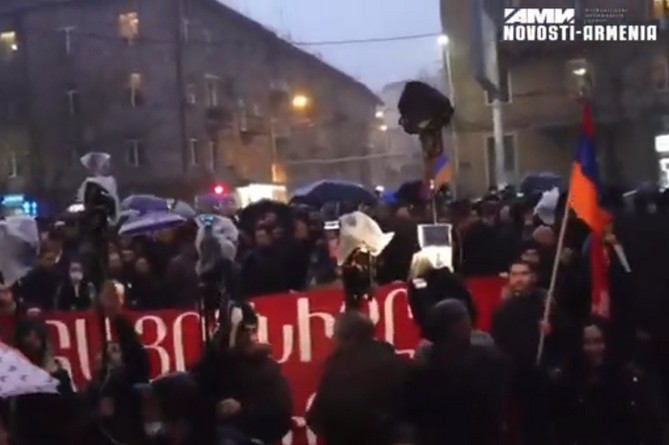    «Марш достоинства» с требованием отставки Никола Пашиняна начался в Ереване (LIVE)