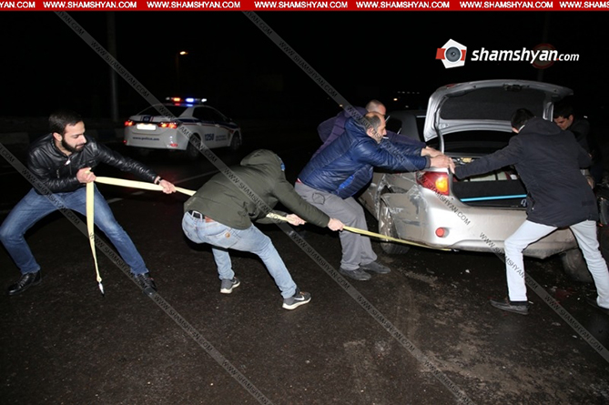 Порядка 17 машин попали в цепное ДТП в Ереване из-за гололедицы, есть пострадавшие (ФОТО)