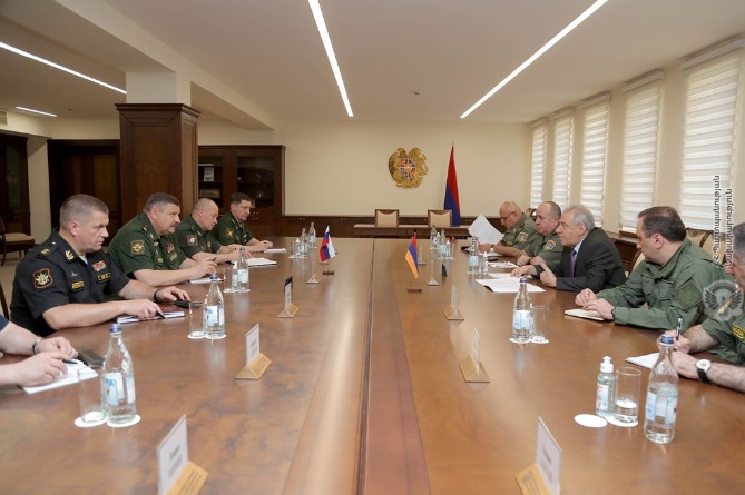 ՌԴ ԳՇ պետի տեղակալը Երևանում է․ Վաղարշակ Հարությունյանի հետ քննարկվել են երկկողմ փոխգործակցության հարցեր ՌԴ ԳՇ պետի տեղակալը Երևանում է․ Վաղարշակ Հարությունյանի հետ քննարկվել են երկկողմ փոխգործակցության հարցեր