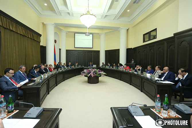 Բարեփոխումներ վերևից. Հայաստանում սպասում են կառավարության հրաժարականին