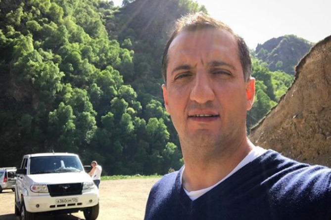 Հայերը ռուսական հումորում. «Ունիվերի» աստղ Արարատ Քեշչյանը ցույց է տվել իր նմանակին (ՖՈՏՈ) Հայերը ռուսական հումորում. «Ունիվերի» աստղ Արարատ Քեշչյանը ցույց է տվել իր նմանակին (ՖՈՏՈ)