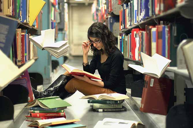 Путешествие на диване: 10 лучших приключенческих книг для школьников