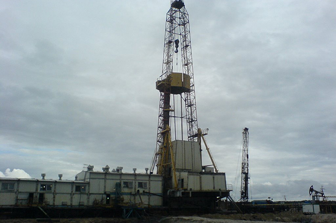 Уничтожена или повреждена почти половина нефтяной инфраструктуры ИГ – данные ВС США