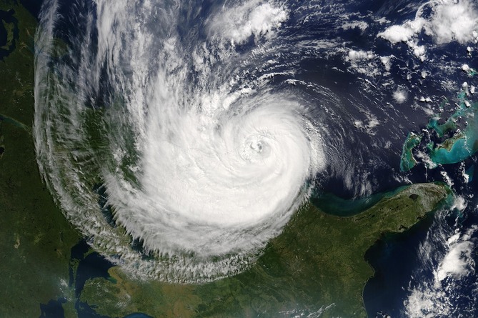 Франция готовится встретить ураган "Домингос" на юге страны  