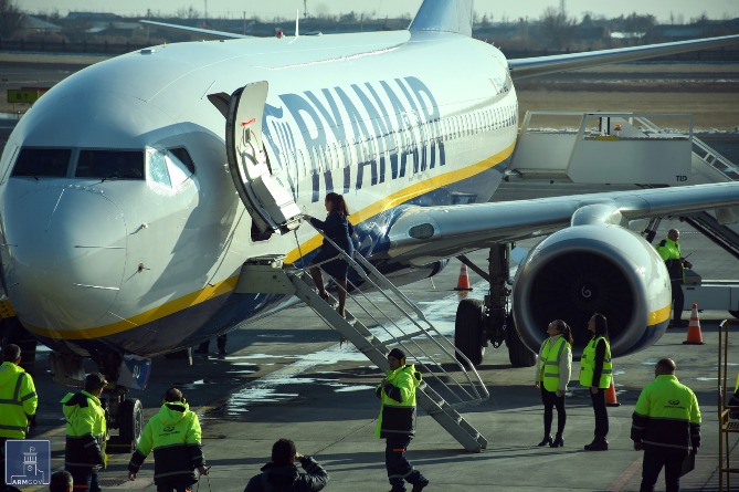 В Армении опровергли слухи о прекращении полетов лоукостера "Ryanair" В Армении опровергли слухи о прекращении полетов лоукостера "Ryanair"