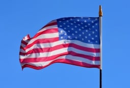 Американское посольство США в Ереване предупредило об угрозе депортации за нарушения визового режима