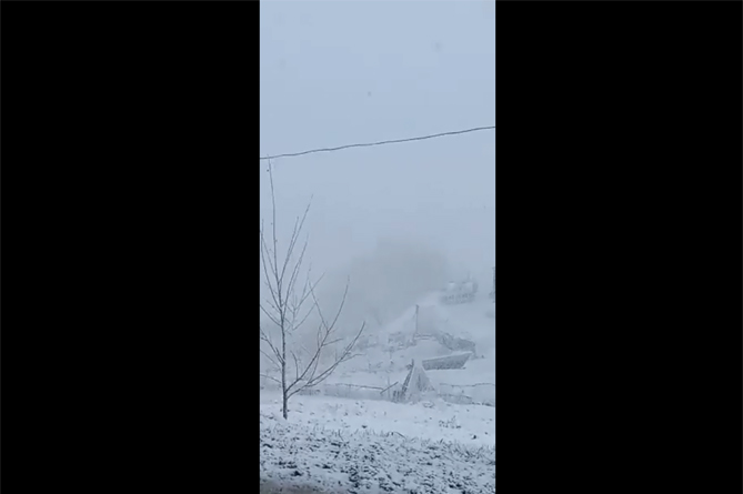 Снег идет в Армении (ВИДЕО)
